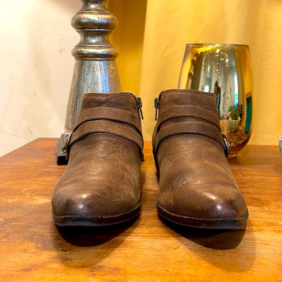 LUCKY BRAND BROWN ANKLE BOOTIES SIZE 8 - Picture 6 of 6